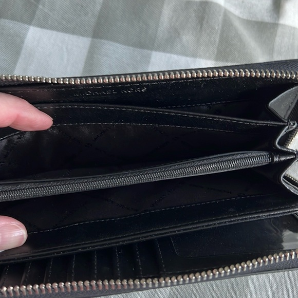 Michael Kors Wallet - Picture 4 of 5